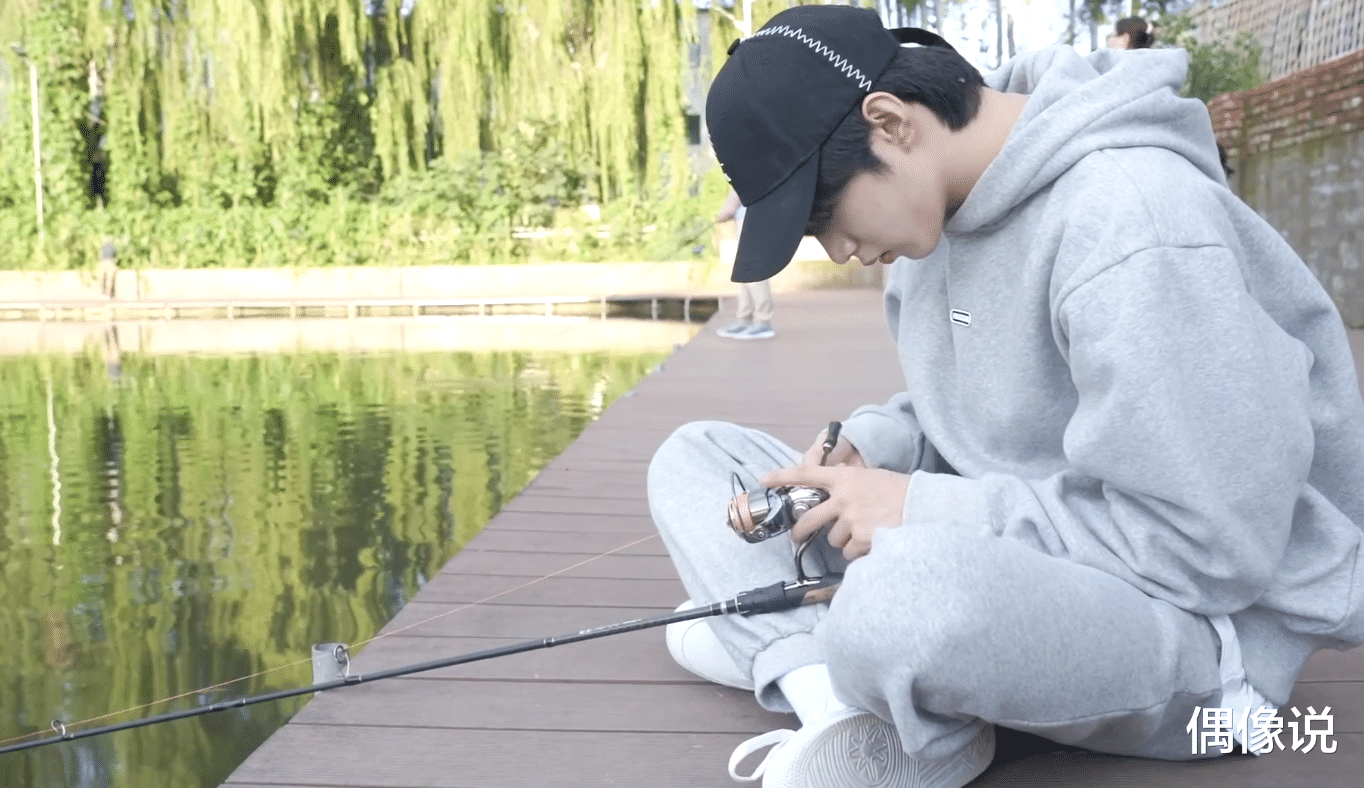 袁咏仪|马嘉祺庆祝刘耀文16岁生日，晒两人吃火锅合影！时代少年团好有爱