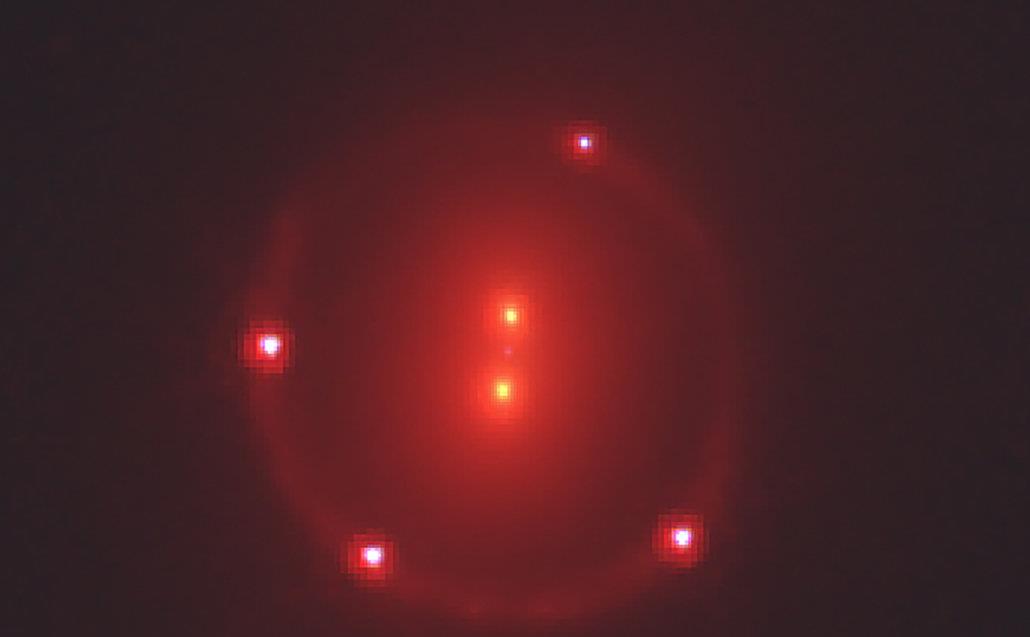 38亿光年外发现罕见「五重奏」，空间强烈扭曲，爱因斯坦又对了？