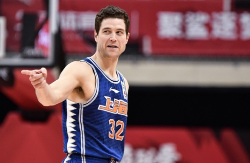 上海男篮|32岁外援壮志未酬！时隔2年回归却无缘季后赛，妻子在CBA名气大