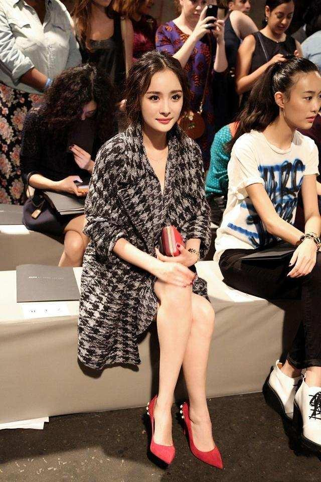 卷发|杨幂的卷发太显老，明明挺漂亮一张脸，却被发型带出了“阿姨味”