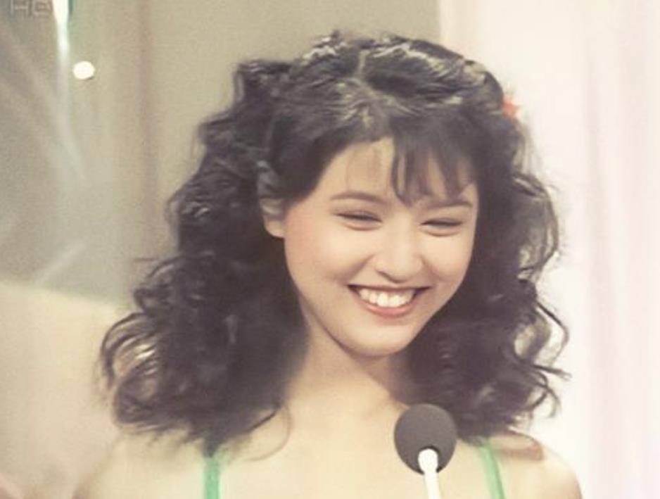 张嘉倪|20年过去，患红斑狼疮隐退的周海媚，怎么突然不红了？