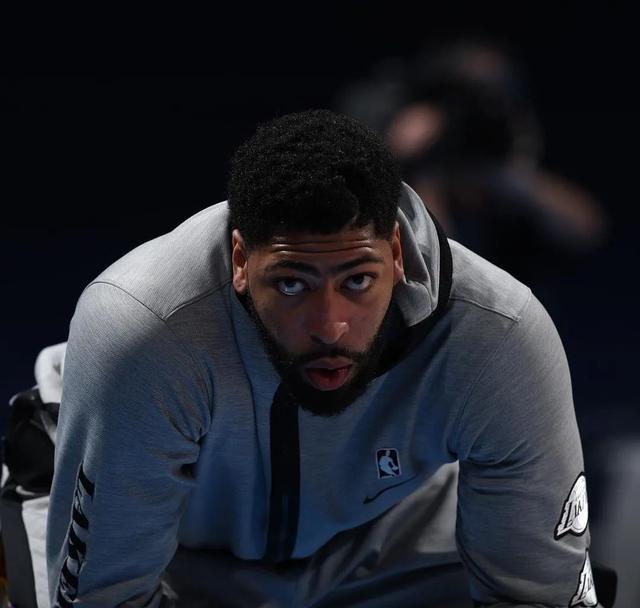 安东尼·戴维斯|湖人官宣！浓眉检查结果公布！不是跟腱撕裂但同样很严重，接下来詹姆斯压力很大