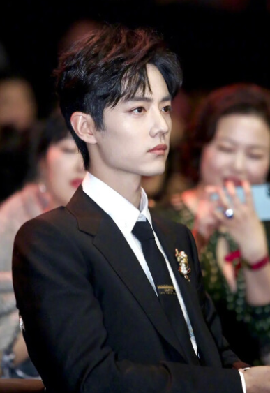 肖战|艺人新媒体指数排行榜：杨洋热巴凭《荣耀》登顶，肖战仅排第五