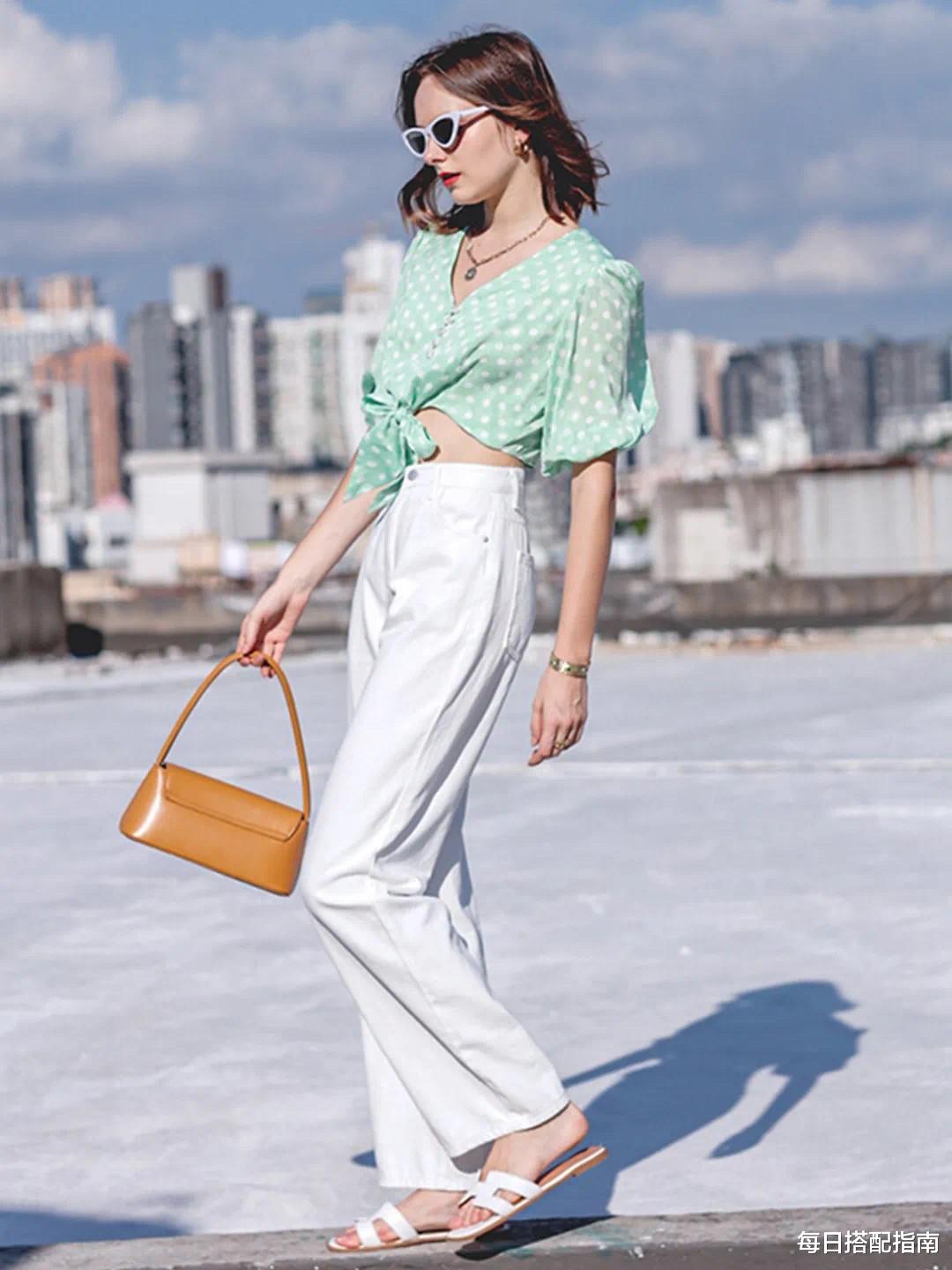 每日搭配指南|夏天别总穿T恤,今年这“3件上衣”正当红,搭裙子、裤子都好看