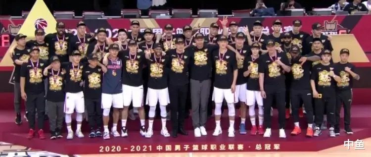 杜锋|铁血英雄杜锋！带残阵广东卫冕冠军！无愧于广东，无愧于CBA
