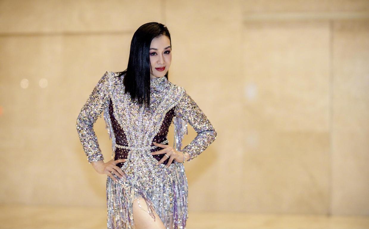 何有强|钟丽缇才是“微胖界天花板”，穿裸粉色礼服高贵典雅，曲线丰盈