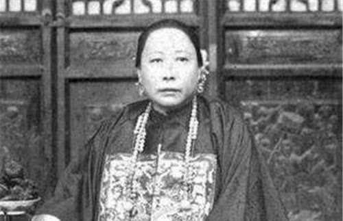 李鸿章|妹妹太丑没人娶，哥哥不顾世俗眼光娶妹妹为妻，生下一子闻名世界
