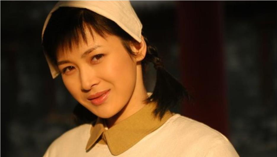 亮剑|曾凭《亮剑》走红，却因拒绝“Q规则”被封杀，今和老公打工还债