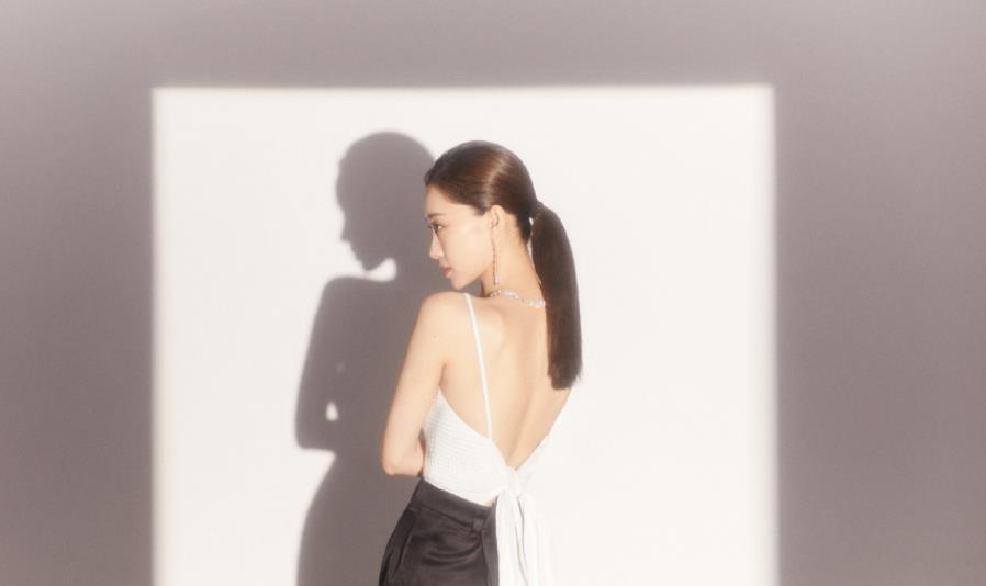 张小斐|张小斐与男助理低调现身面馆吃饭，全程有说有笑，丝毫没明星架子