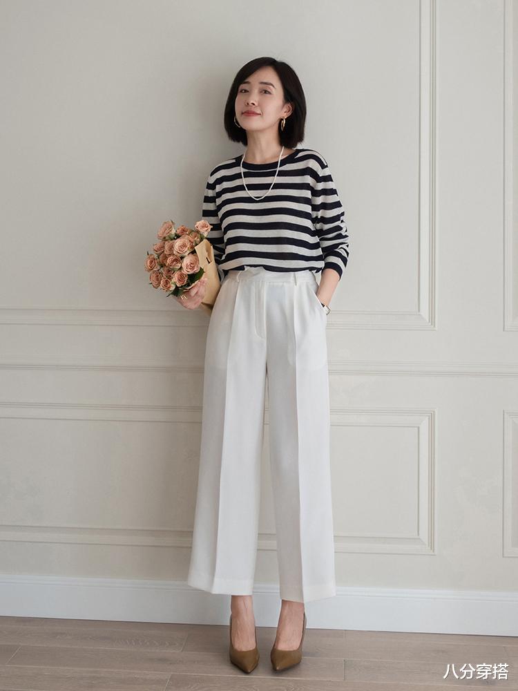 八分穿搭|“针织衫”的高级穿法是这样的，搭配牛仔裤简约大气，保暖舒适