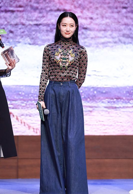 BiuVogue 白冰的“玉漱公主”深入人心，就算穿华丽的紧身服装，气场也很强