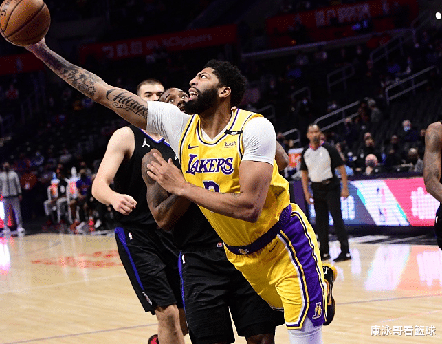 快船队|24分大胜!快船卡椒39+15,考神隆多齐爆发,库兹马25+5浓眉伤退