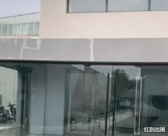 吴亦凡|吴亦凡代言一周内全掉光，商务部员工被曝已离职，公司或将面临巨额赔偿