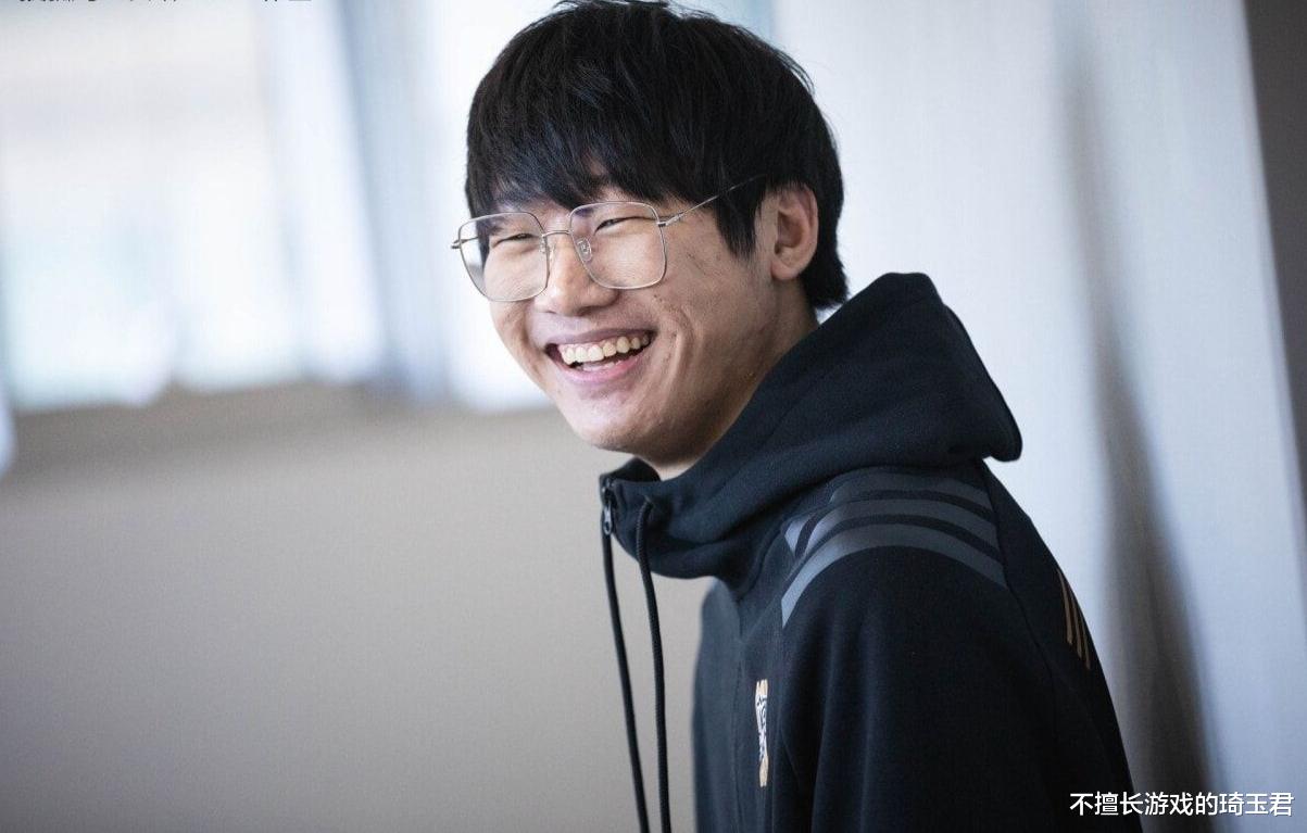 knight|Knight留队内幕曝光，被其他队员的努力感动，半夜哭着找经理续约