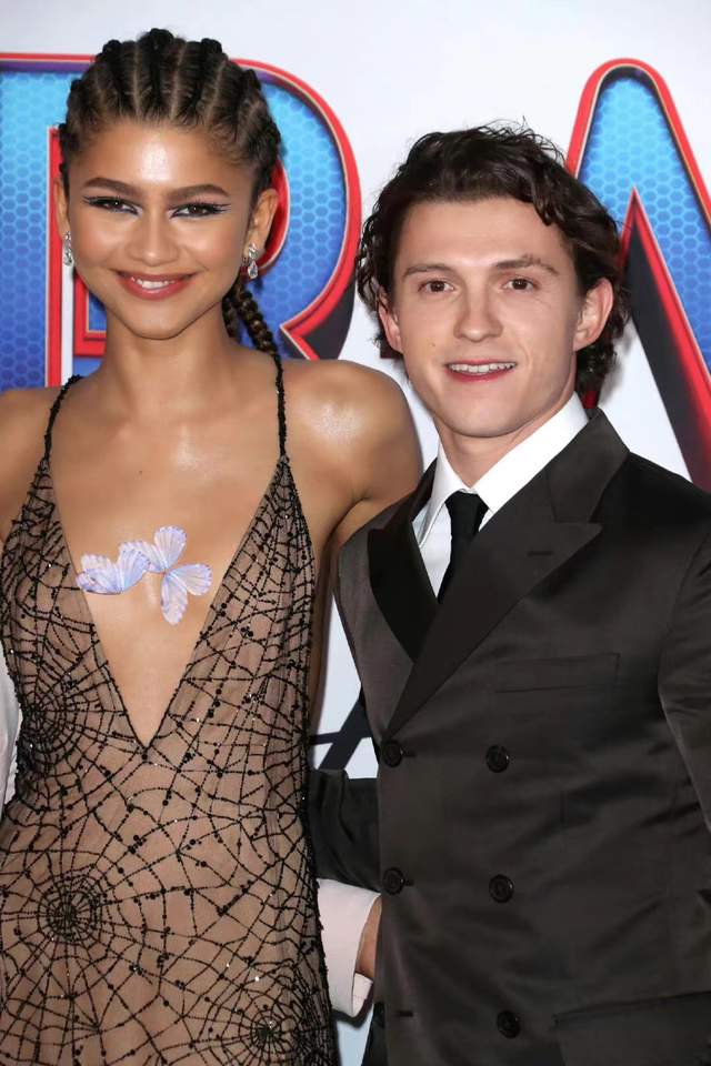 汤姆·赫兰德|《蜘蛛侠》首映式精彩！赞达亚蜘蛛裙绝美，荷兰弟防剧透咬紧牙关