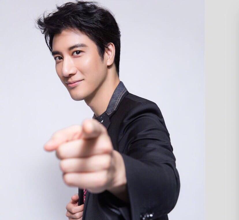 王力宏|王力宏自创品牌在卖货时，号称衣服上的刺绣，是从古董上剪下来的