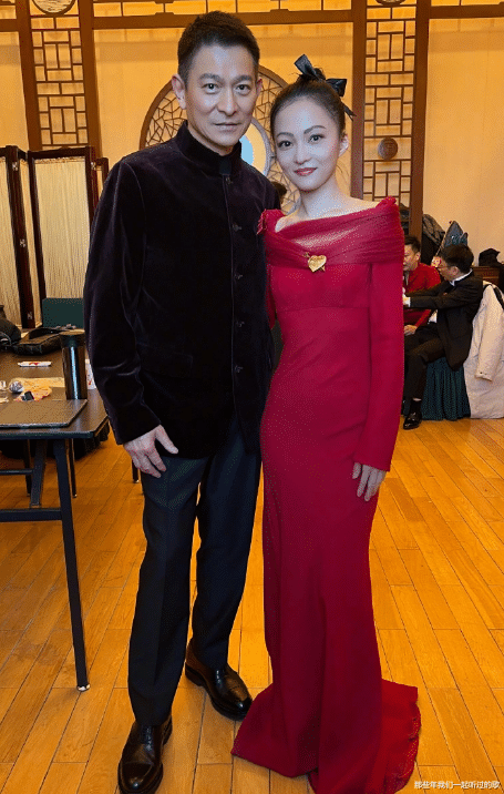 刘德华|长红40年的原因在哪里,看看与刘德华合影的女星就知道了