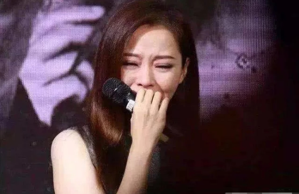 明星素颜|“卑微女孩”张靓颖,被前夫“渣”了15年,转身爱上前伴郎