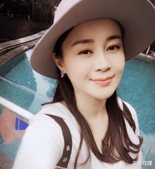 赵本山|赵本山可真“坑人”！这么多女演员，戏里农村妇女，戏外全是女神