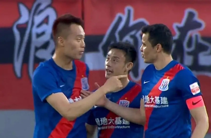 上海申花|头牌射手离队，申花重组锋线“废柴”国脚占先机，争冠收获2大利好