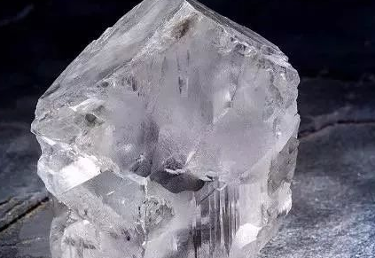 钻石 世界上有种石头，又软又能治病，经常被人当作食物，不少人都吃过