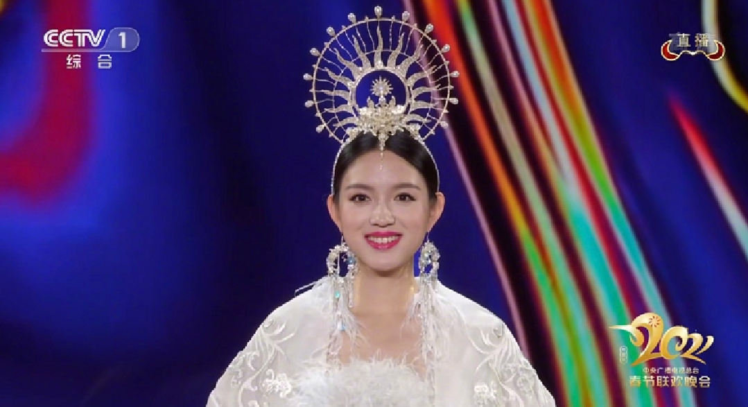 胡杏儿|央视春晚两位孕妇，张梓琳怀孕6个月状态好，胡杏儿怀三胎飚粤语