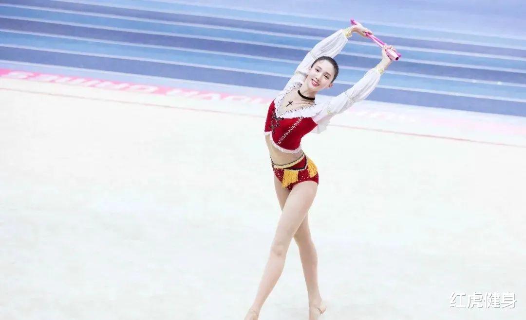 金晨|金晨晒健身照火上热搜,4块腹肌抢镜,“王炸”的背后有多自律?