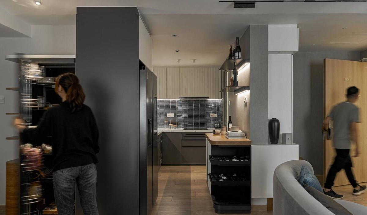 父母吐槽的灰色装修，这对年轻夫妻却很喜欢！77平进门就是高级感