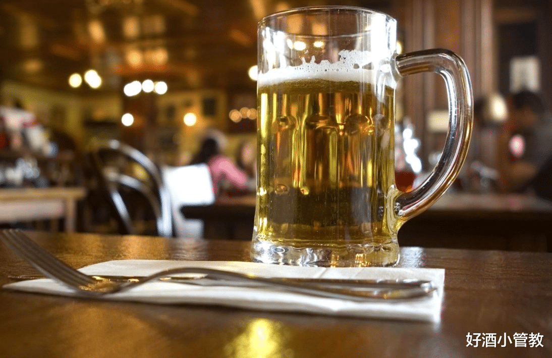 |为何人能喝下10瓶啤酒,却怎么也喝不下10瓶水?看完终于懂了