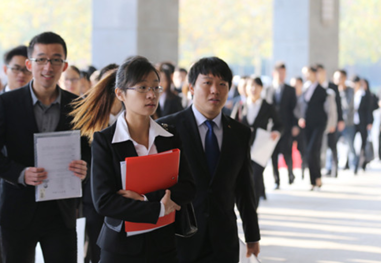 考研|企业招聘新标准，三无家庭本科生找工作受限，这可比学历低更难受