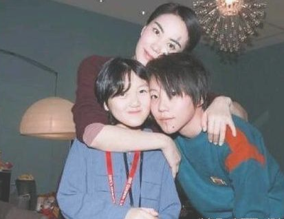 运动|11岁王诗龄又胖了，紧身裤勒成“大象腿”，网友：这身材堪比李湘