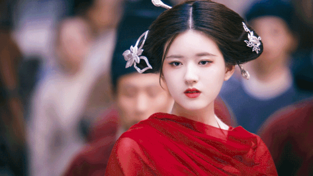 赵露思|对她的滤镜，碎了一地？