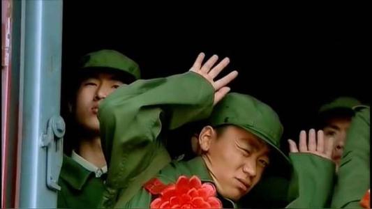 英雄岁月之王牌部队|《王牌部队》热播，争议不断，与《士兵突击》相比它到底差在哪里