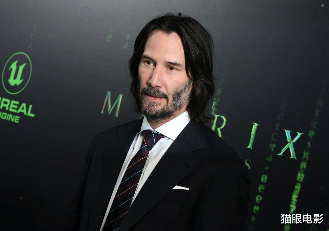 首映|黑客帝国4首映有排面！整个城市变成绿色，基努里维斯亮相好帅