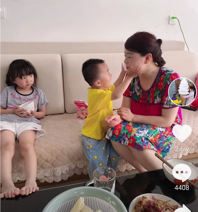 奇奇|许敏享受着奇奇捶背，让姚爸欣慰地笑了，田静：有一种爱叫隔代亲