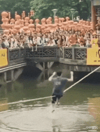 小叶娱记 兄弟，不要以为关上车窗就能为所欲为了，我在外面都看见了