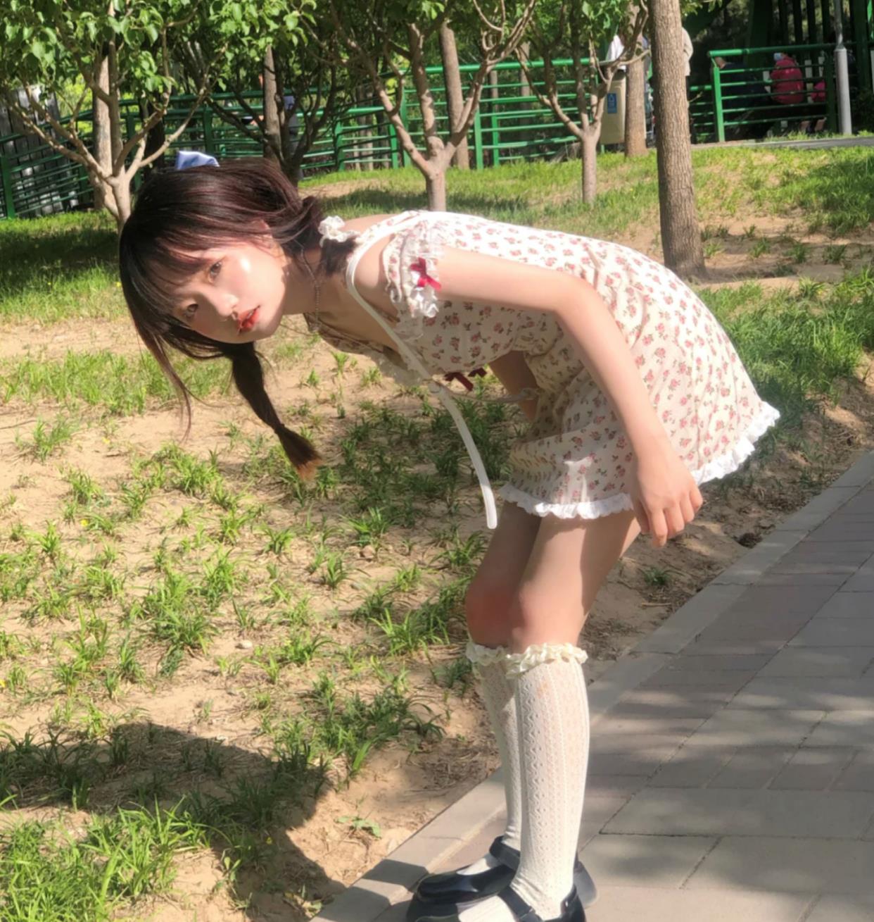 小萝莉|网红小萝莉私生活曝光？暴露真实身高，女孩王人设实锤！