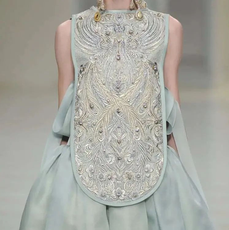 迪丽热巴|迪丽热巴“背后金主”曝光，女明星纷纷抢破头！网友：她一出手必是王炸！