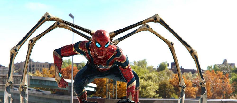 汤姆·赫兰德|开心同框！荷兰弟致敬《蜘蛛侠：英雄无归》两位替身演员