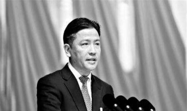 中专生张志铭:因颜值过高被“首富”妹妹看上,逆袭后身家65亿