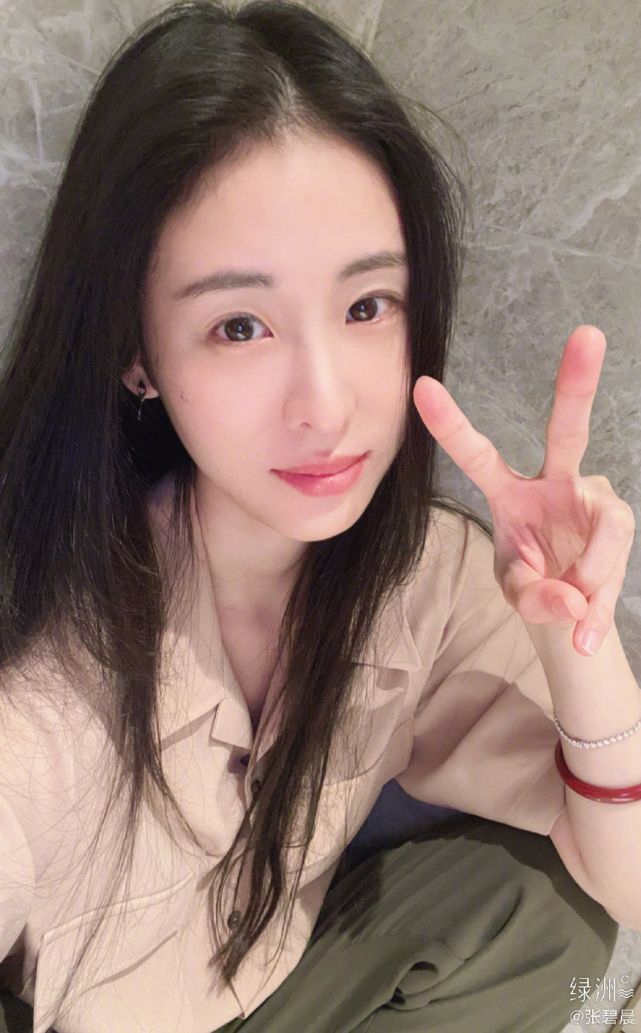 张碧晨|和华晨宇复合？张碧晨520大秀无名指戒指，比心表白“我爱你”