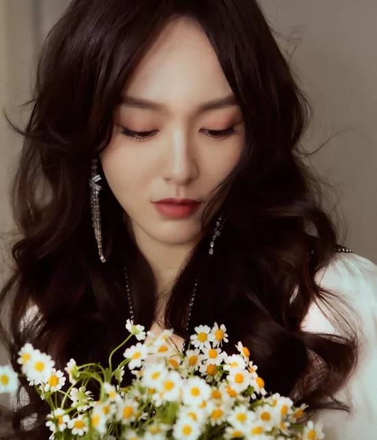 娄艺潇|唐嫣，张学友，曾舜晞，娄艺潇推广汉服？已婚女星带不动？