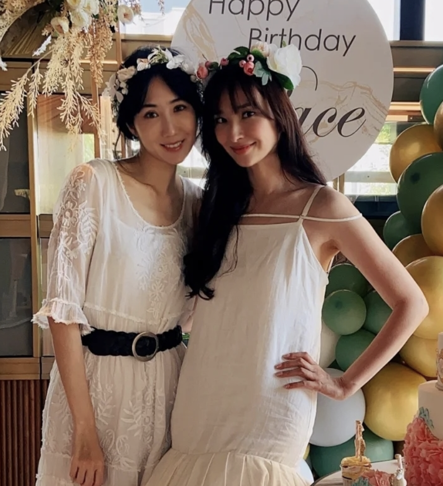 吴佩慈|吴佩慈43岁生日，闺蜜晒现场照却不加滤镜，暴露其真实颜值