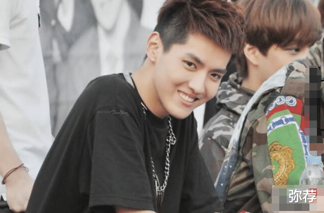 律师|一万块钱就被吴亦凡前辩护律师收买，他是人穷志短还是过河拆桥？