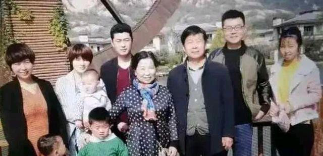 梅高兴谈娱乐 反击了？田静晒小姨孩子同框照，疑似内涵老杜“消费”姚策蹭热度