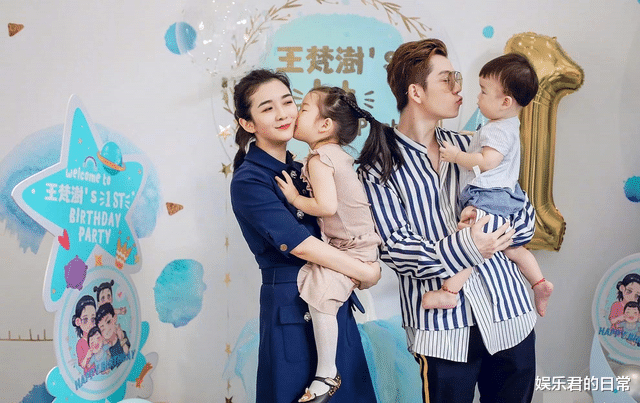 王栎鑫|32岁男星离婚后深夜买醉，被两好友搀扶着走路，腿脚不稳走路摇晃