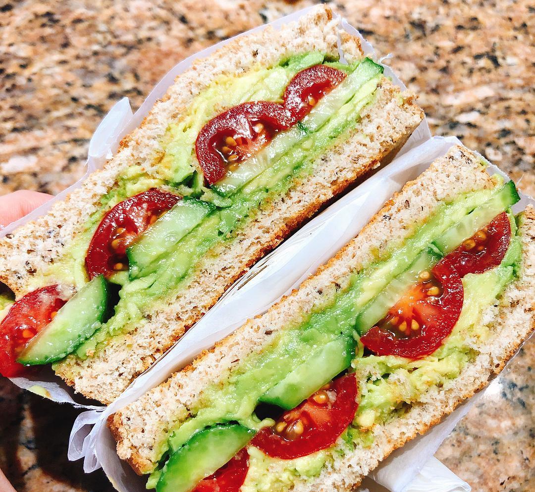 迪丽热巴|难怪迪丽热巴敢穿“透视装”，露“鲨人”身材，减肥餐秘诀分享你