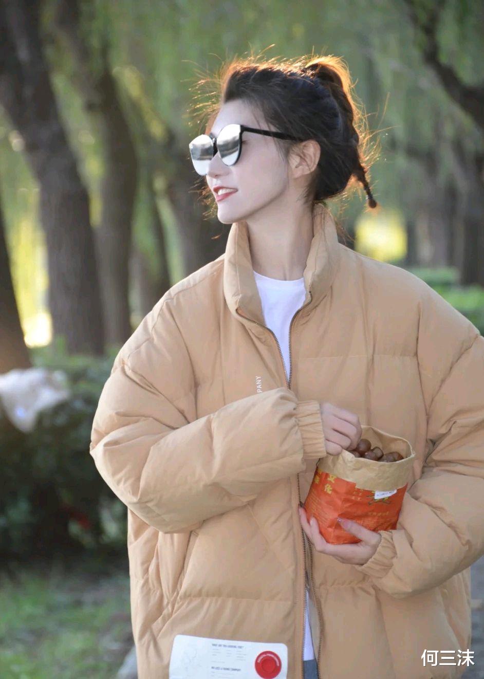 何三沫 不要只会穿上一身黑过冬,可以尝试别的颜色,增添活力与温暖