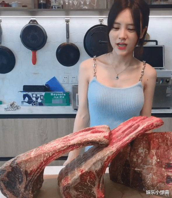 西施|“牛排西施”婚纱照曝光，身材妖娆痘印明显，网友：一瘦遮百丑