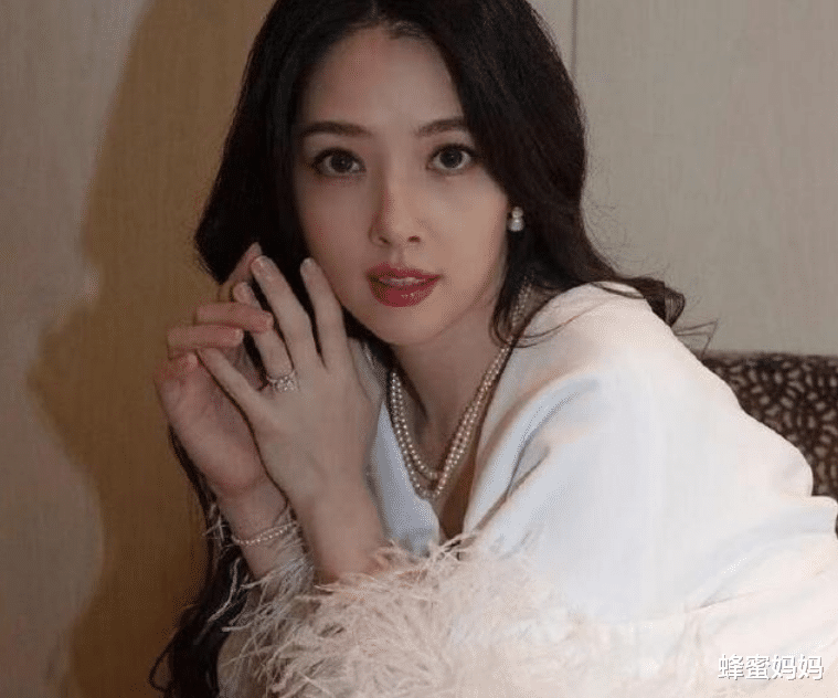 郭碧婷|生个孩子还能“整容”？郭碧婷产后变“欲”，清纯形象已不再